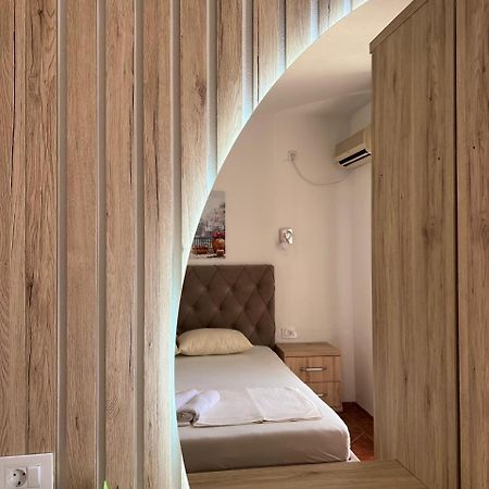 Kontiki Apartments Ulcinj Bagian luar foto
