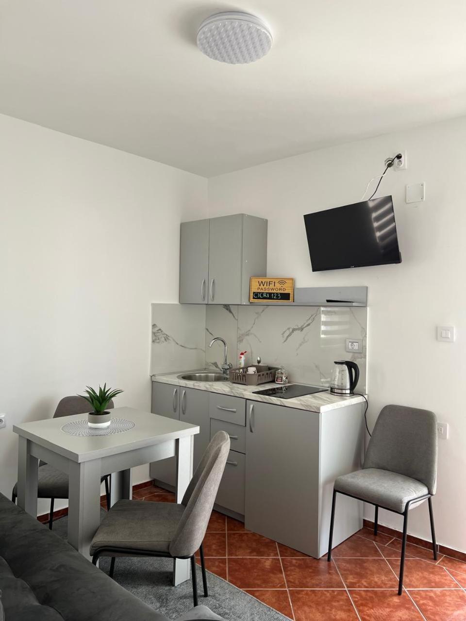 Kontiki Apartments Ulcinj Bagian luar foto